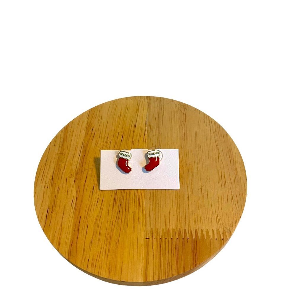 FREE‎ Christmas earring with $35 purchase